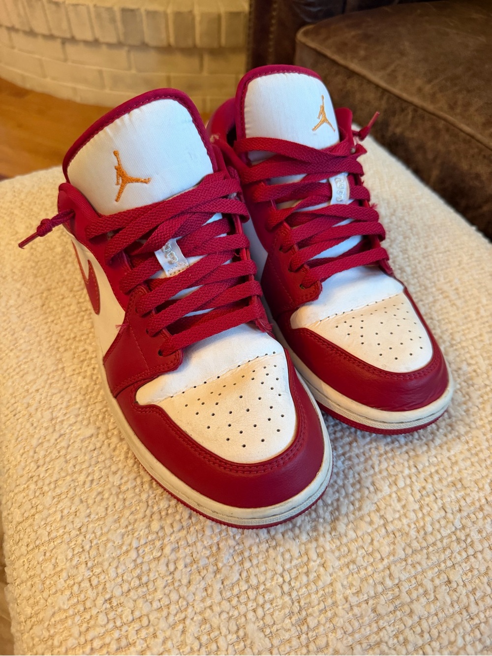 Jordan 1 Low
Cardinal Red shoes
Men's sz 9.5